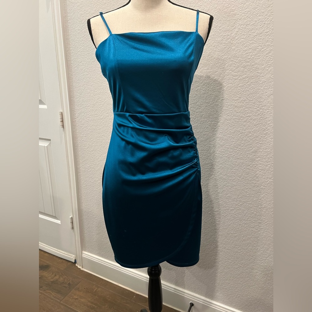 JR girls Large Ruched Dress w/spaghetti straps. Perfect for homecoming!! In GUC!
